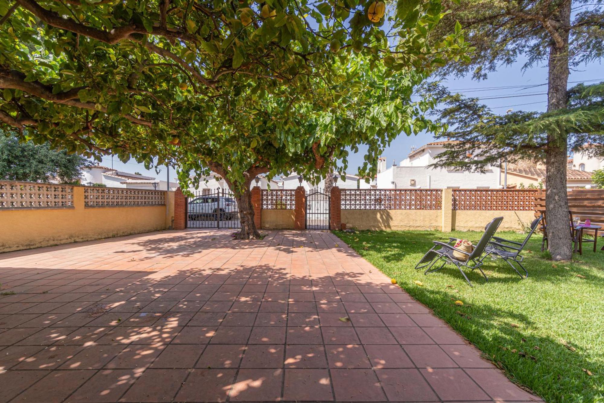 Apart-Rent Casa Con Jardin Pani 0081 เอมปูเรียบราบา ภายนอก รูปภาพ