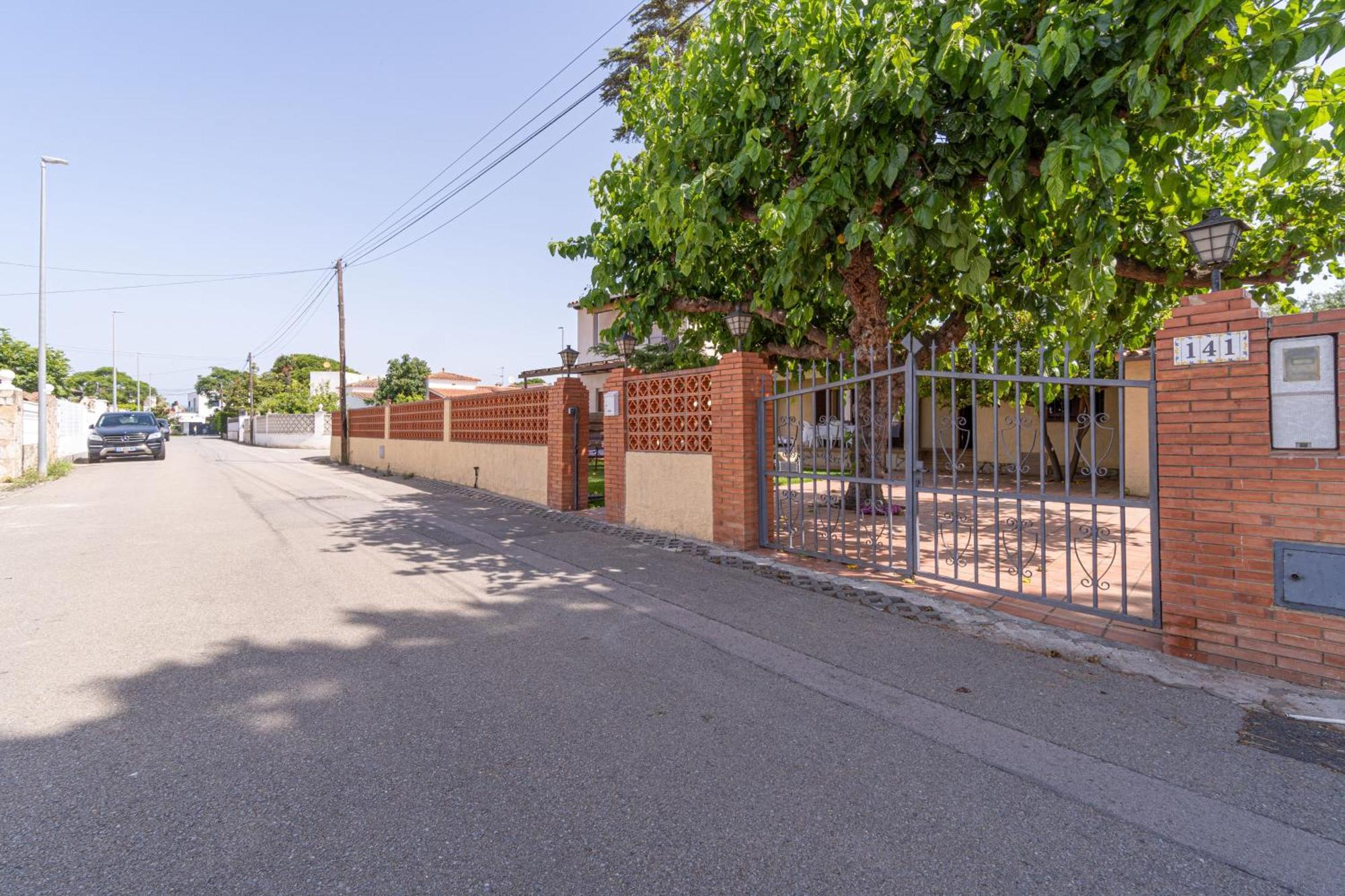 Apart-Rent Casa Con Jardin Pani 0081 เอมปูเรียบราบา ภายนอก รูปภาพ