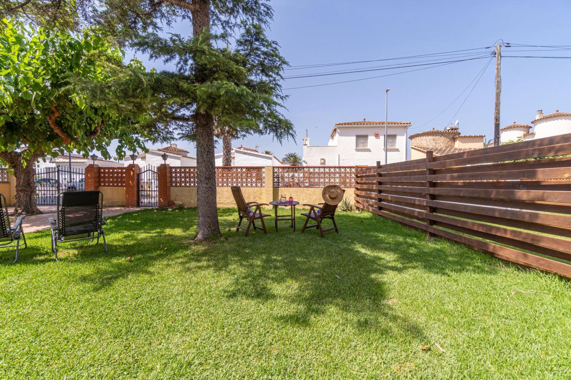 Apart-Rent Casa Con Jardin Pani 0081 เอมปูเรียบราบา ภายนอก รูปภาพ