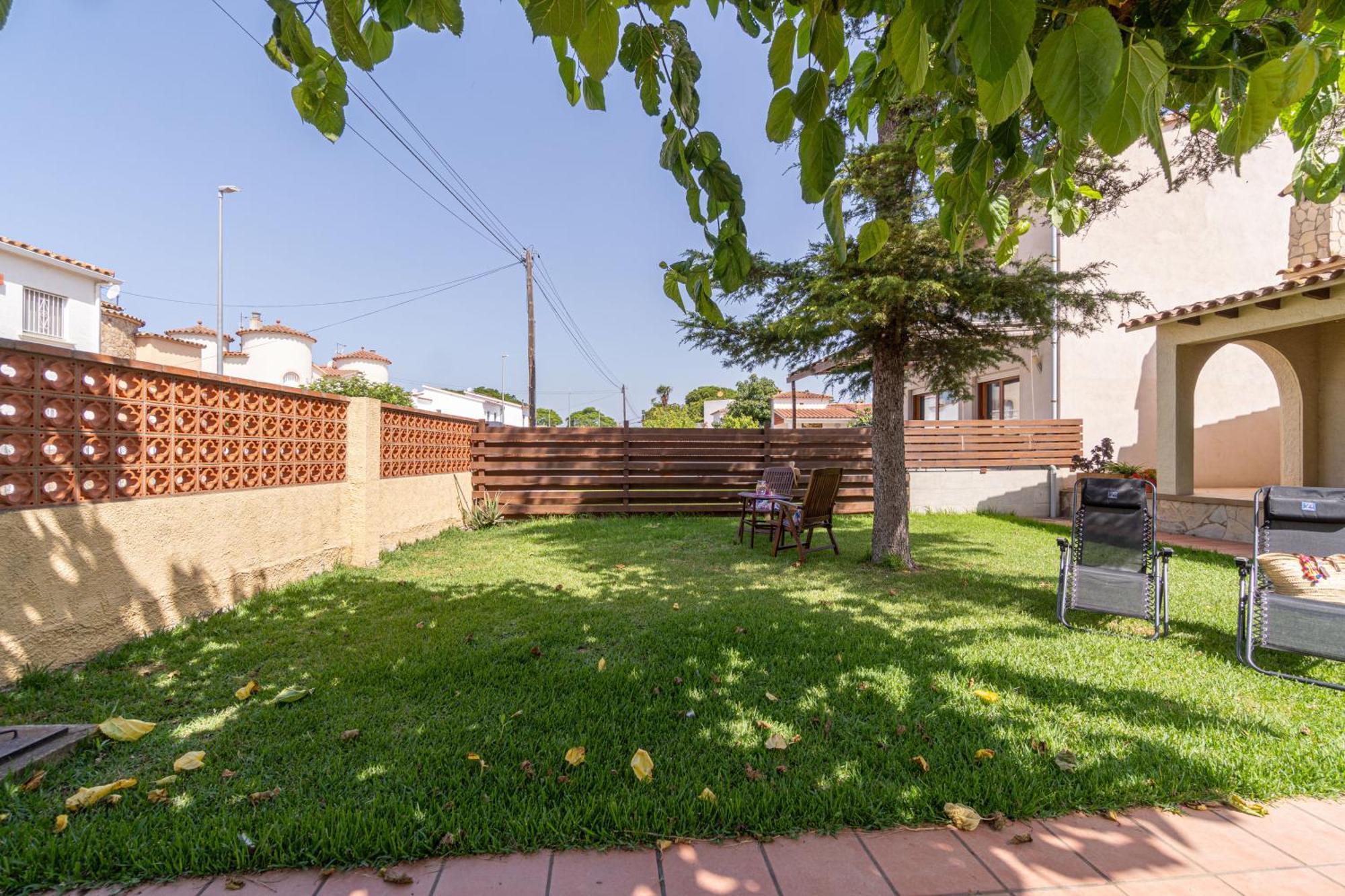 Apart-Rent Casa Con Jardin Pani 0081 เอมปูเรียบราบา ภายนอก รูปภาพ